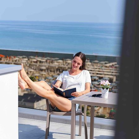 Hotel Ascot Riccione Bagian luar foto