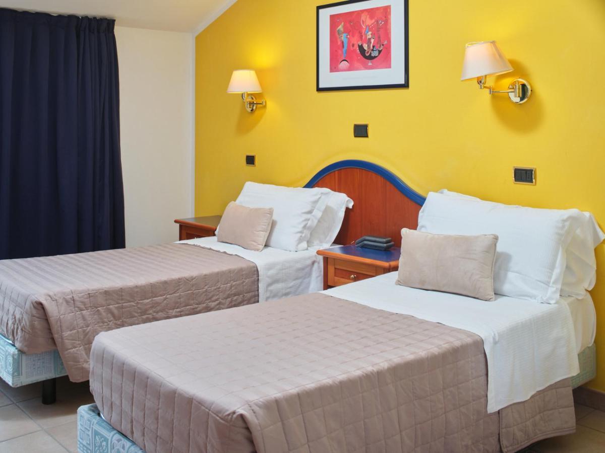 Hotel Ascot Riccione Bagian luar foto