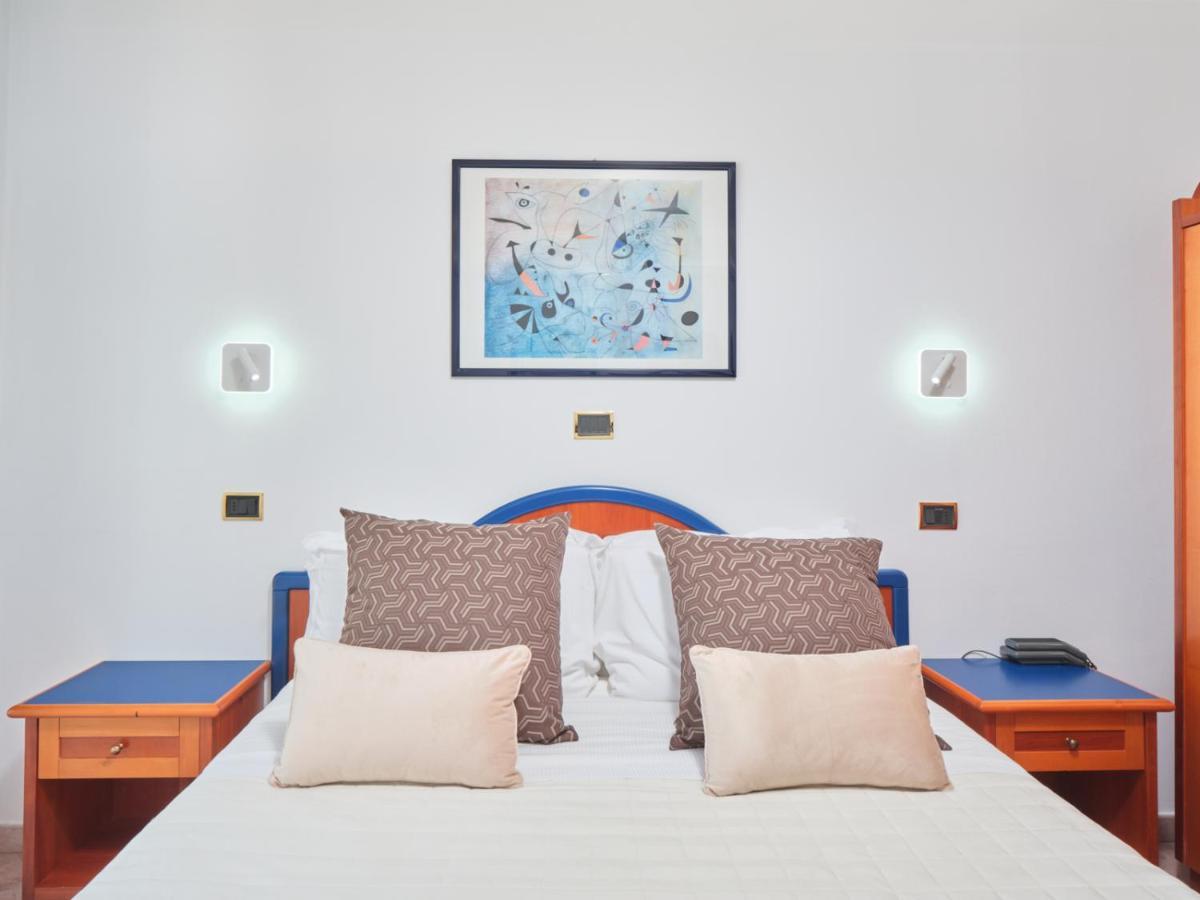 Hotel Ascot Riccione Bagian luar foto