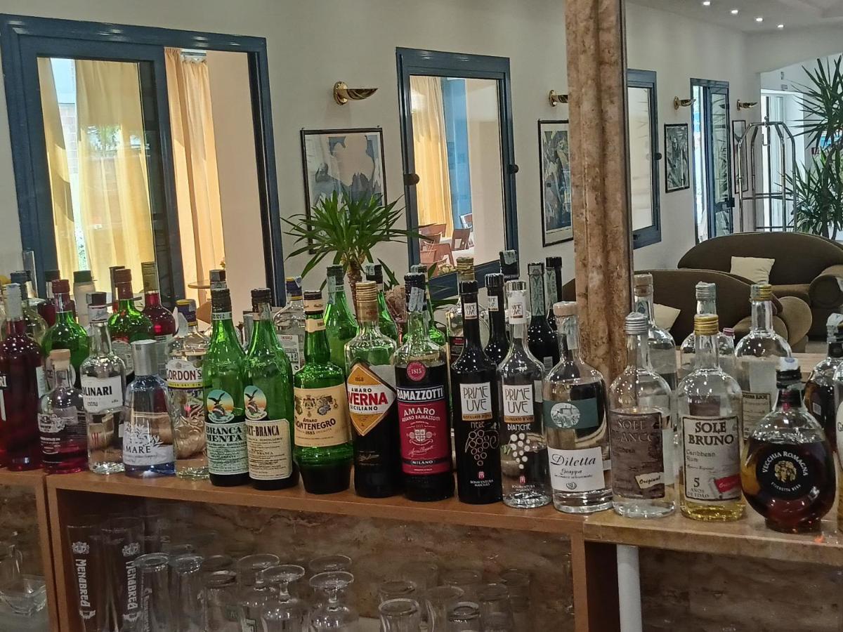 Hotel Ascot Riccione Bagian luar foto