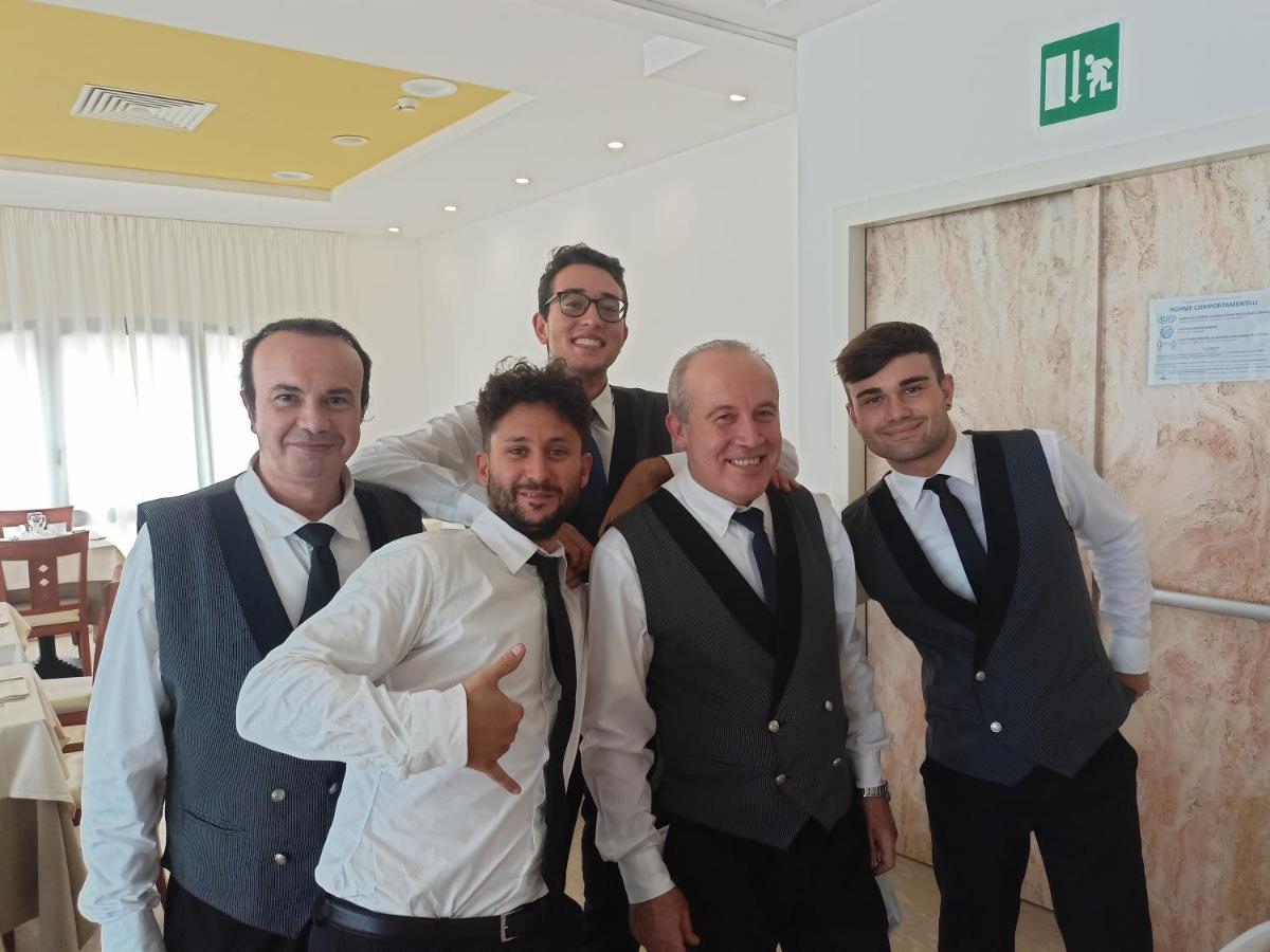Hotel Ascot Riccione Bagian luar foto