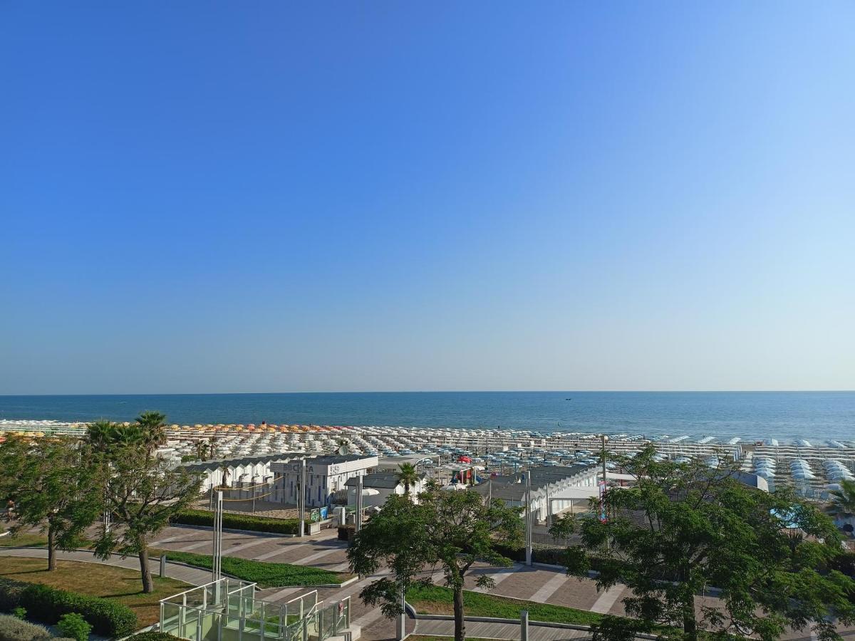 Hotel Ascot Riccione Bagian luar foto