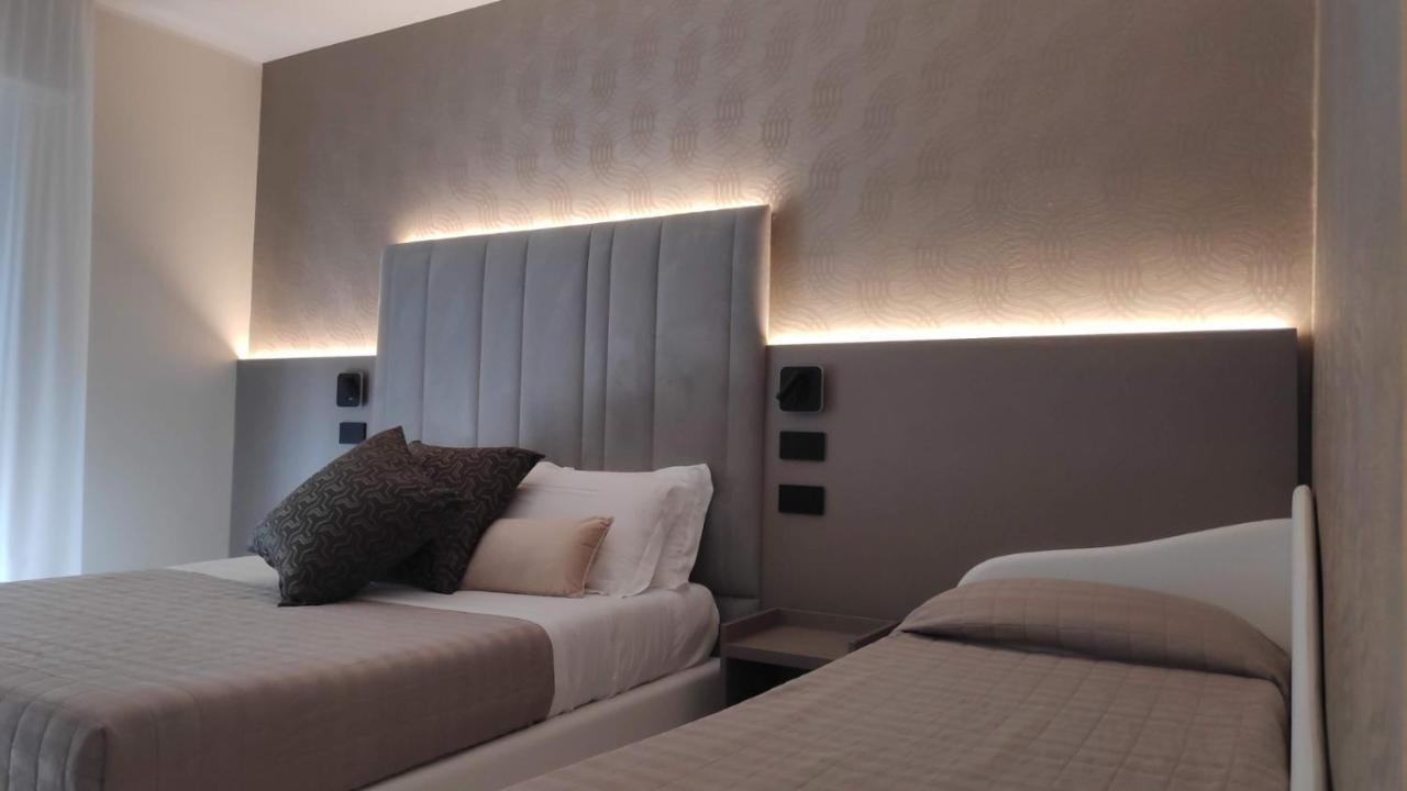 Hotel Ascot Riccione Bagian luar foto