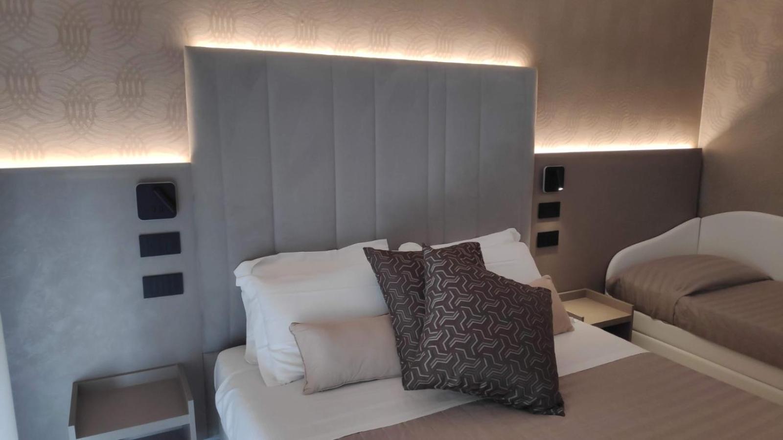 Hotel Ascot Riccione Bagian luar foto