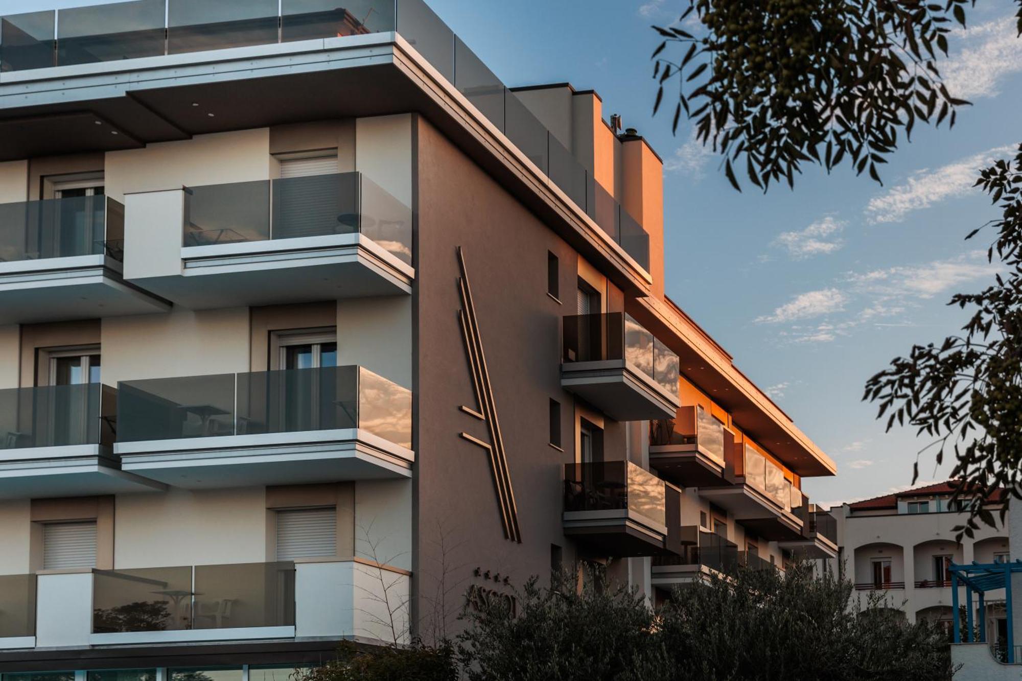Hotel Ascot Riccione Bagian luar foto