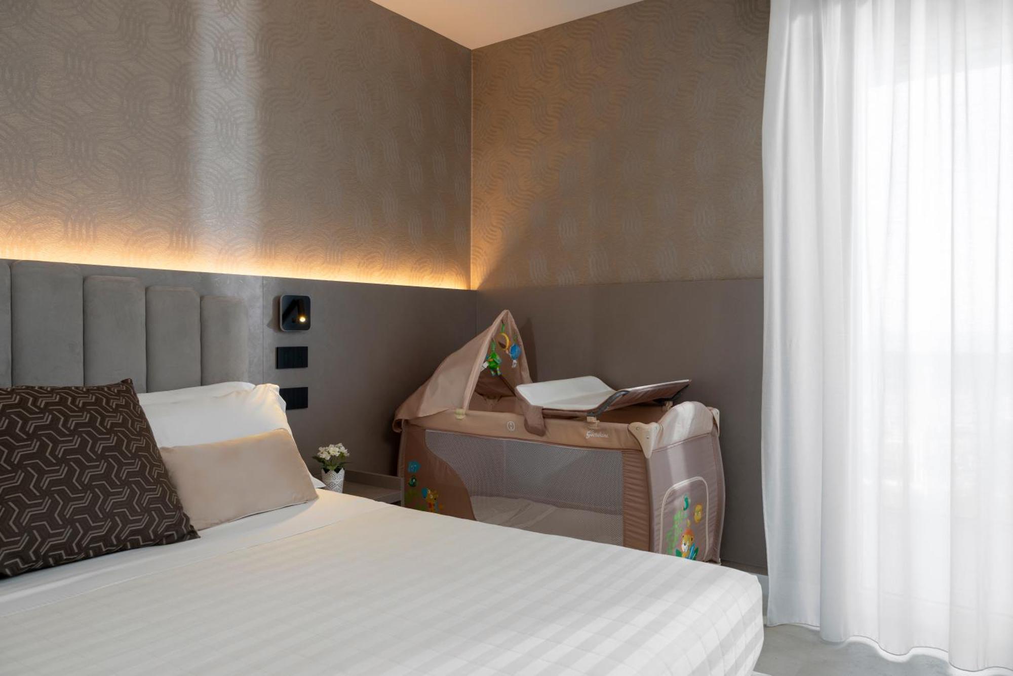 Hotel Ascot Riccione Bagian luar foto