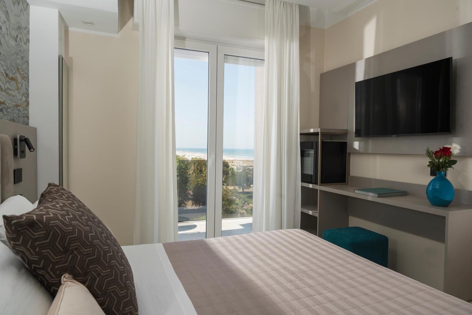 Hotel Ascot Riccione Bagian luar foto