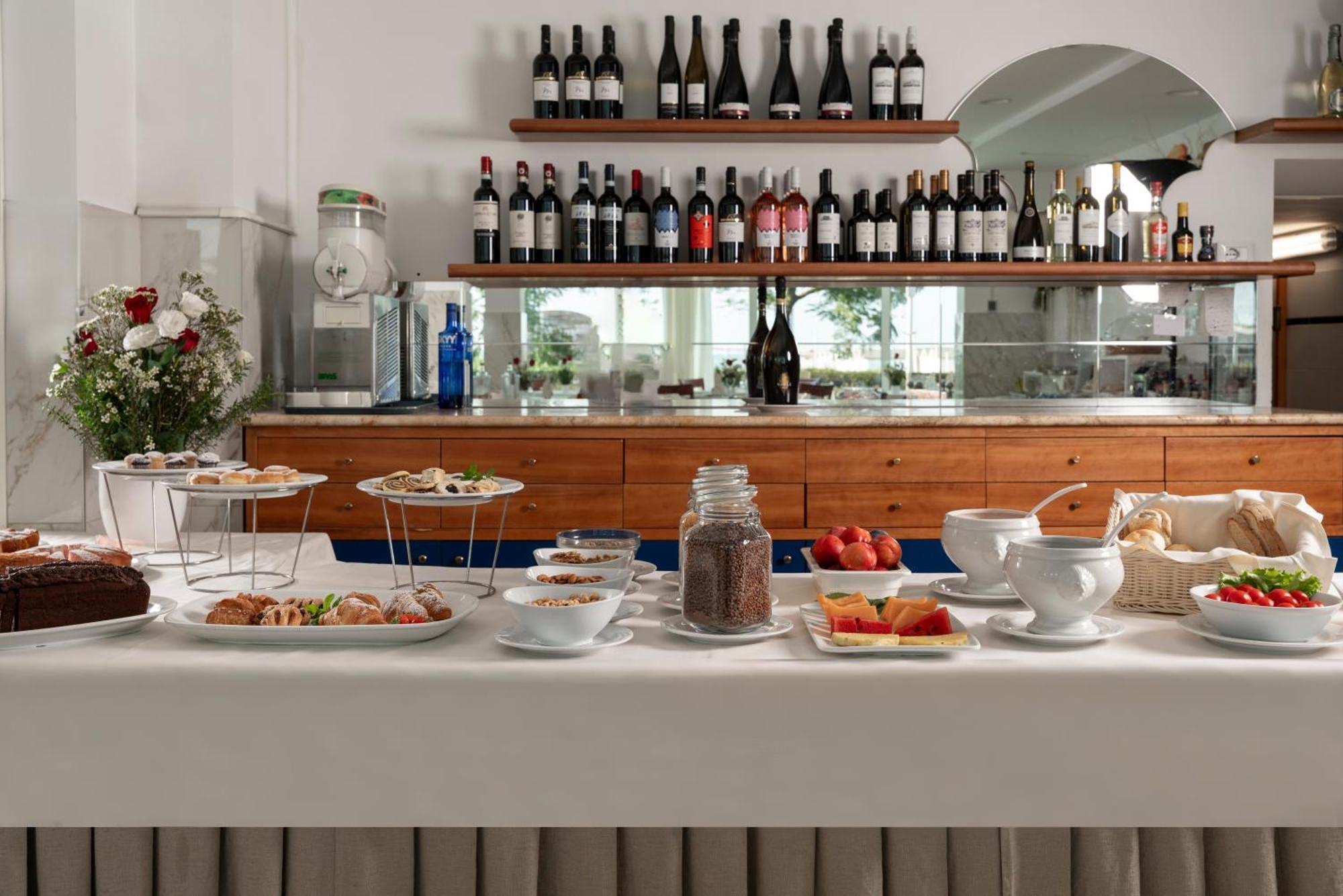 Hotel Ascot Riccione Bagian luar foto