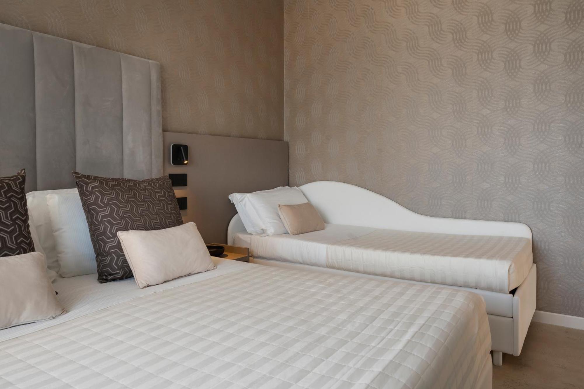 Hotel Ascot Riccione Bagian luar foto