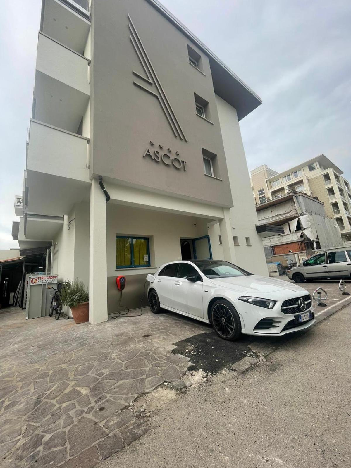 Hotel Ascot Riccione Bagian luar foto